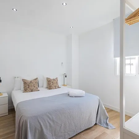 Florit Flats - The Port Avenue Apartment