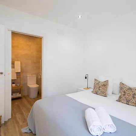 Florit Flats - The Port Avenue Apartment *