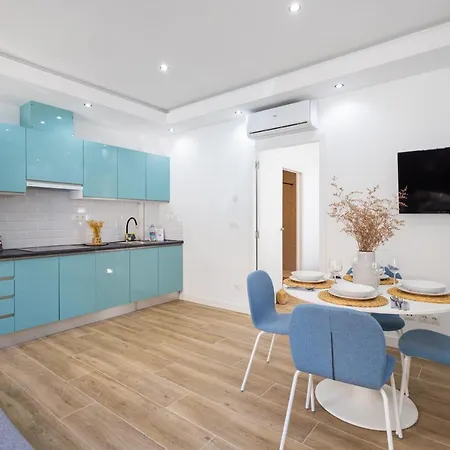 Florit Flats - The Port Avenue