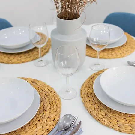 Florit Flats - The Port Avenue Apartment